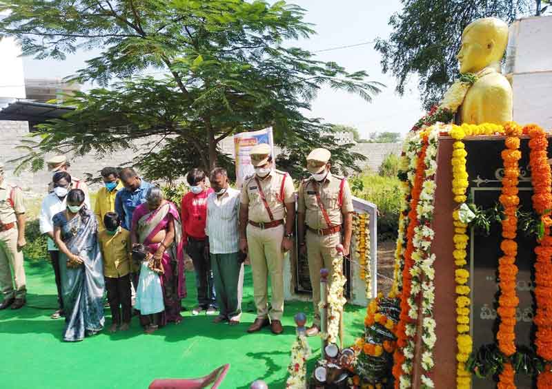 పోలీస్‌ అమరుల త్యాగాలు వెలకట్టలేనివి