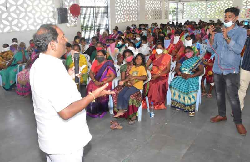 ఈటల అభివృద్ధిని పట్టించుకోలే..