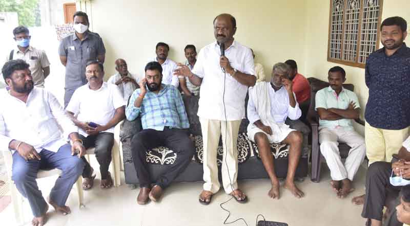 ఓట్ల కోసం వచ్చే బీజేపోళ్లను నిలదీయండి