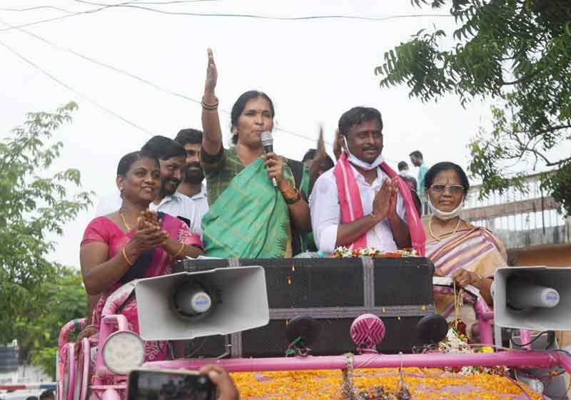 బీజేపీ పాలిత రాష్ర్టాల్లో ఉచిత కరెంట్‌ ఎందుకిస్తలేరు?