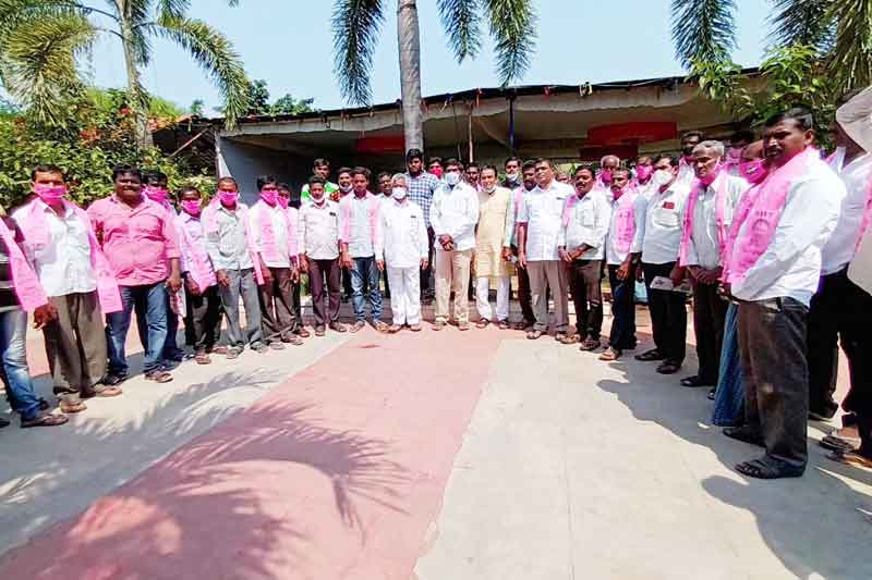 పండుగపూటా చేరికల వెల్లువ