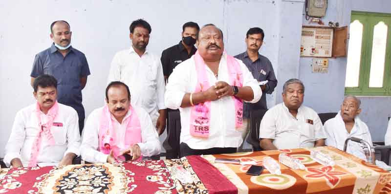 ఆస్తులు పెంచుకునేవాళ్లా..అభివృద్ధి చేసేవాళ్లా..?