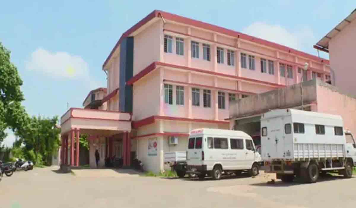 రెసిడెన్షియల్‌ స్కూల్‌లో 32 మంది విద్యార్థులకు కరోనా పాజిటివ్‌