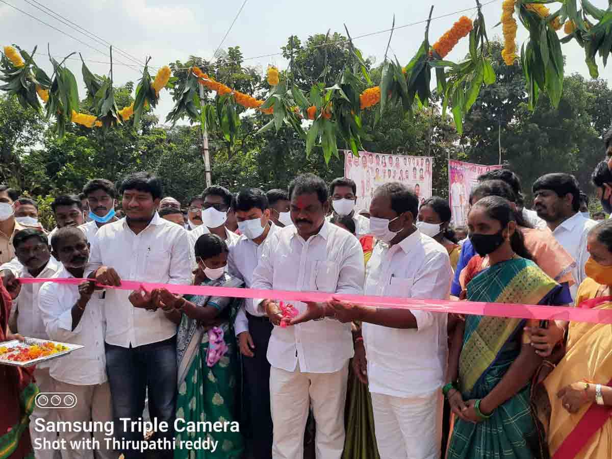 నూకపల్లిలో డబుల్‌ బెడ్‌ రూం ఇండ్లను ప్రారంభించిన : మంత్రి కొప్పుల