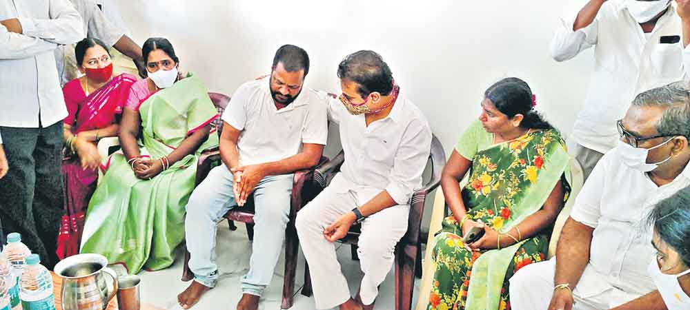 ఆపదలో అండగా ఉంట..