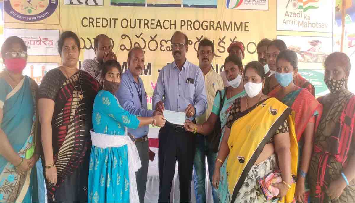 Bank Loans | పథకాలు సద్వినియోగం చేసుకొని సకాలంలో రుణాలు చెల్లించాలి..