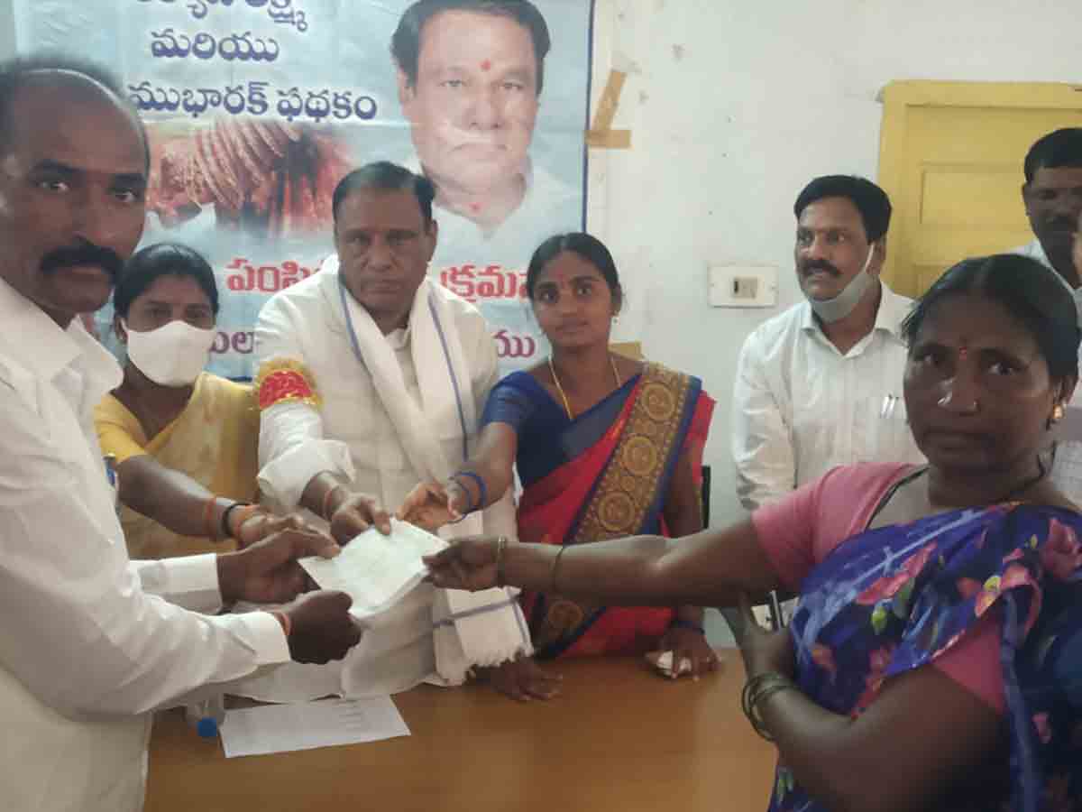 పేదింటి ఆడపిల్లల పాలిట పెద్దన్న సీఎం కేసీఆర్‌ : ఎమ్మెల్యే మదన్‌రెడ్డి