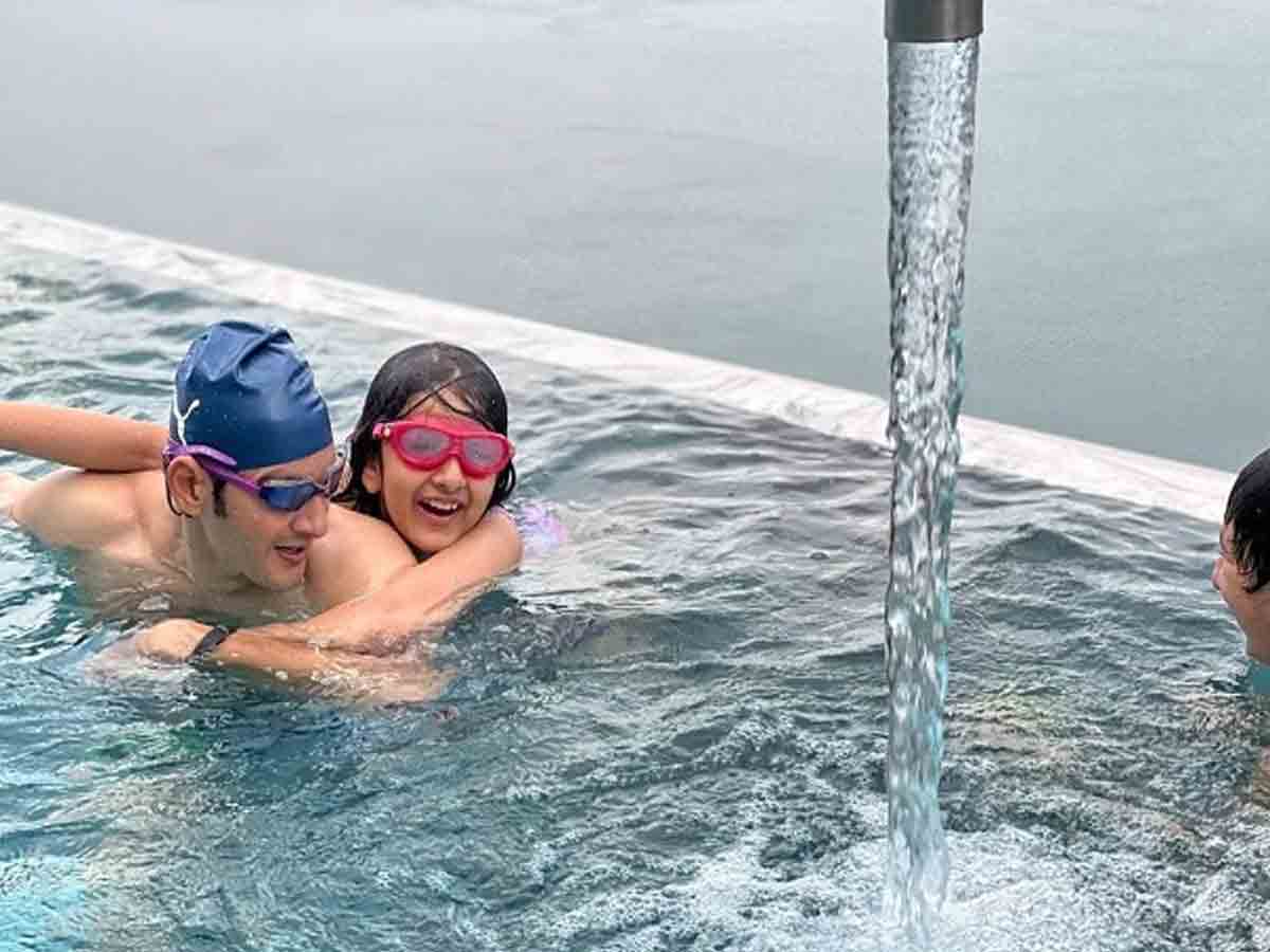 Mahesh Babu: చిన్న‌పిల్లాడిలా మారి తెగ సంద‌డి చేస్తున్న మ‌హేష్‌