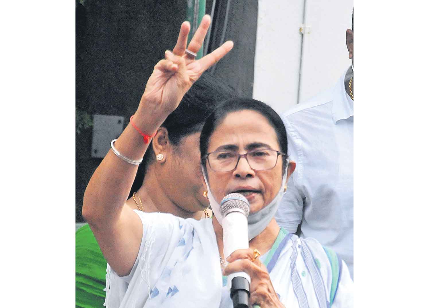 భవానీపూర్‌లో మమత ఘన విజయం