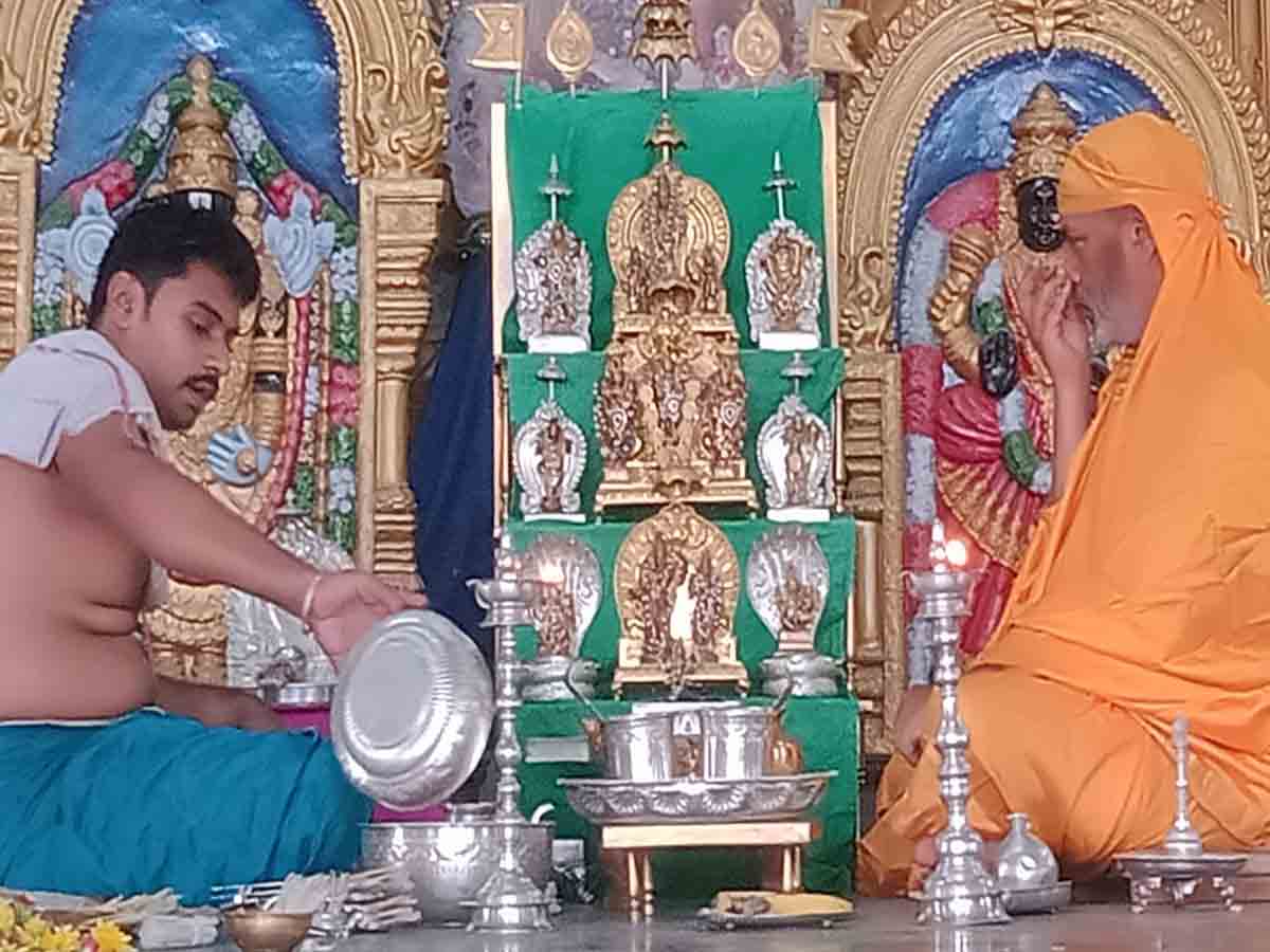 Maldakal | మల్ధకల్ వెంకటేశ్వర స్వామిని దర్శించిన మంత్రాలయం మఠం పూర్వ పీఠాధిపతి..