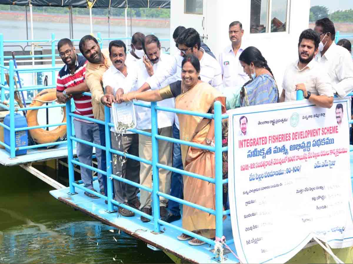 Mayor | మత్స్యకారుల అభివృద్దికి రాష్ట్ర ప్రభుత్వం పెద్దపీట : మేయర్ పునుకొల్లు నీరజ..