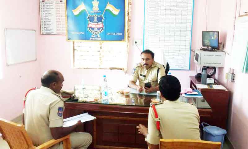 మహిళలపై అమర్యాదగా ప్రవర్తిస్తే చర్యలు