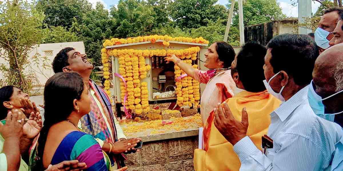 సెంట్రల్‌ లైటింగ్‌ను ప్రారంభించిన ఎమ్మెల్యే పద్మాదేవేందర్‌రెడ్డి