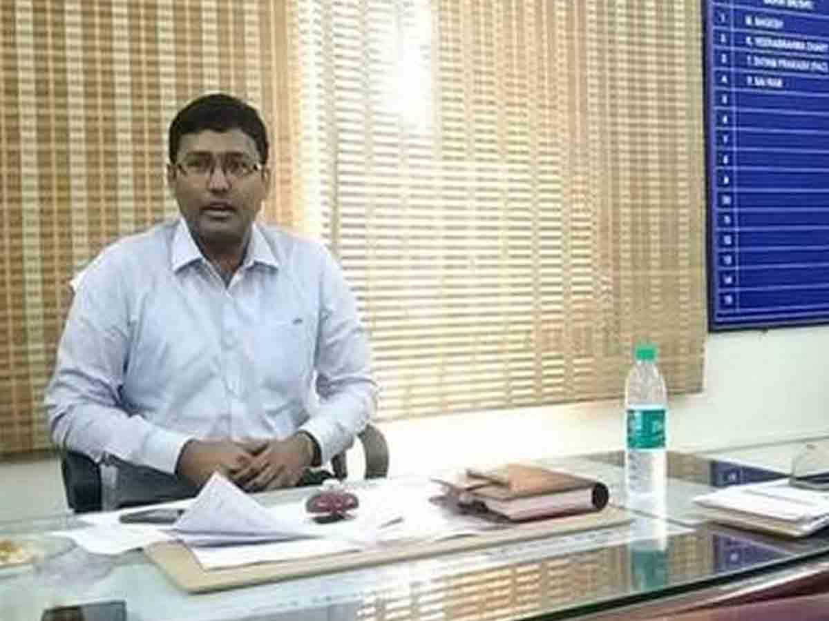 యాసంగిలో ప్రత్యామ్నాయ పంటలు వేసుకోవాలి : కలెక్టర్‌ హరీశ్‌