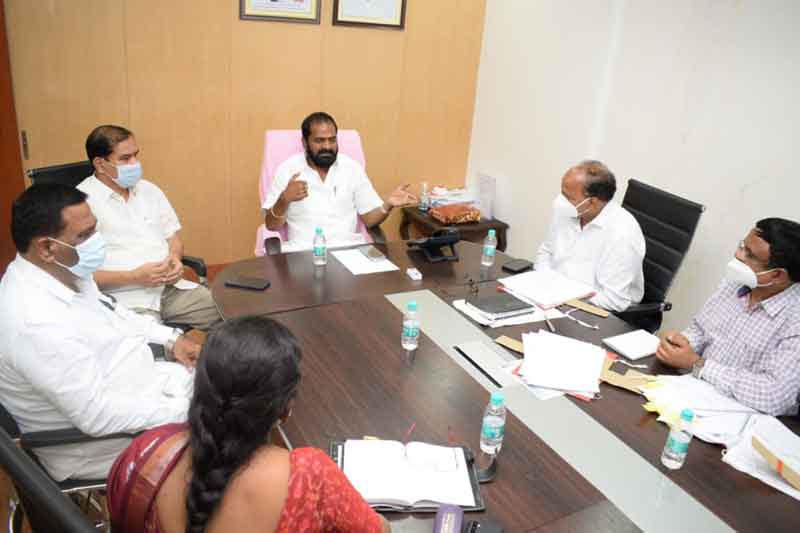 కోచ్‌ల సమస్యలు పరిష్కరిస్తాం