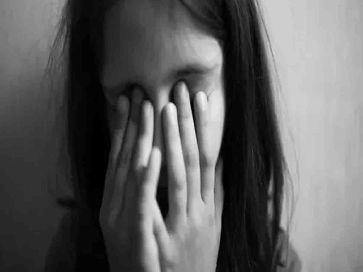 విద్యార్థిని పట్ల అసభ్యంగా ప్రవర్తించిన ట్యూషన్‌ టీచర్‌ అరెస్ట్‌