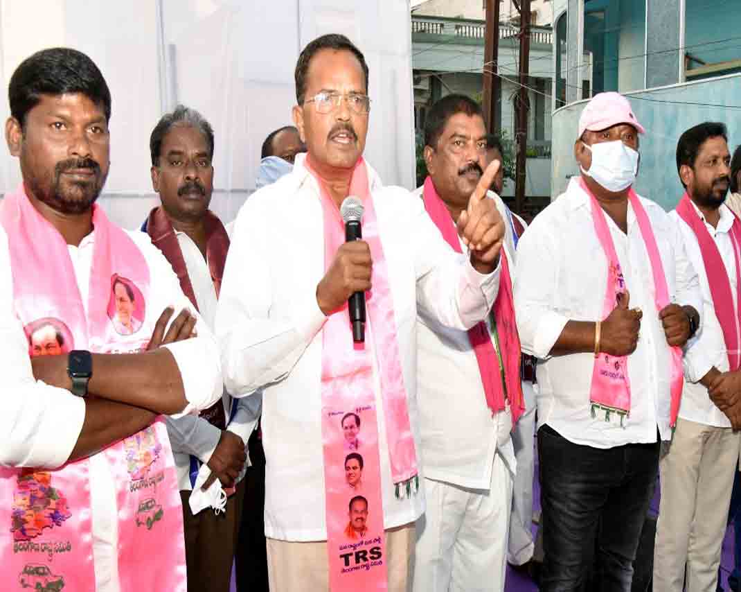 Huzurabad | ఈటలకు వేల కోట్లు, వందల ఎకరాలు ఎలా వచ్చాయి..? : మాజీ ఎమ్మెల్యే మోత్కుపల్లి నరసింహులు..