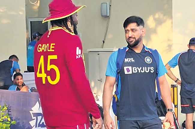 దిగ్గజాలు కలిసిన వేళ..