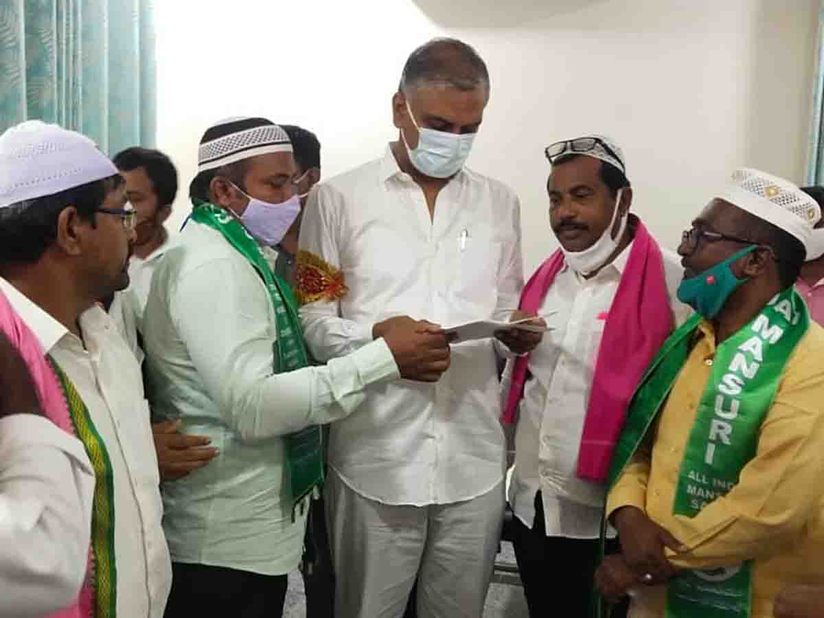 TRS | హుజూరాబాద్‌లో టీఆర్ఎస్‌వైపే ఉంటాం: ముస్లిం దూదేకుల సంఘం..