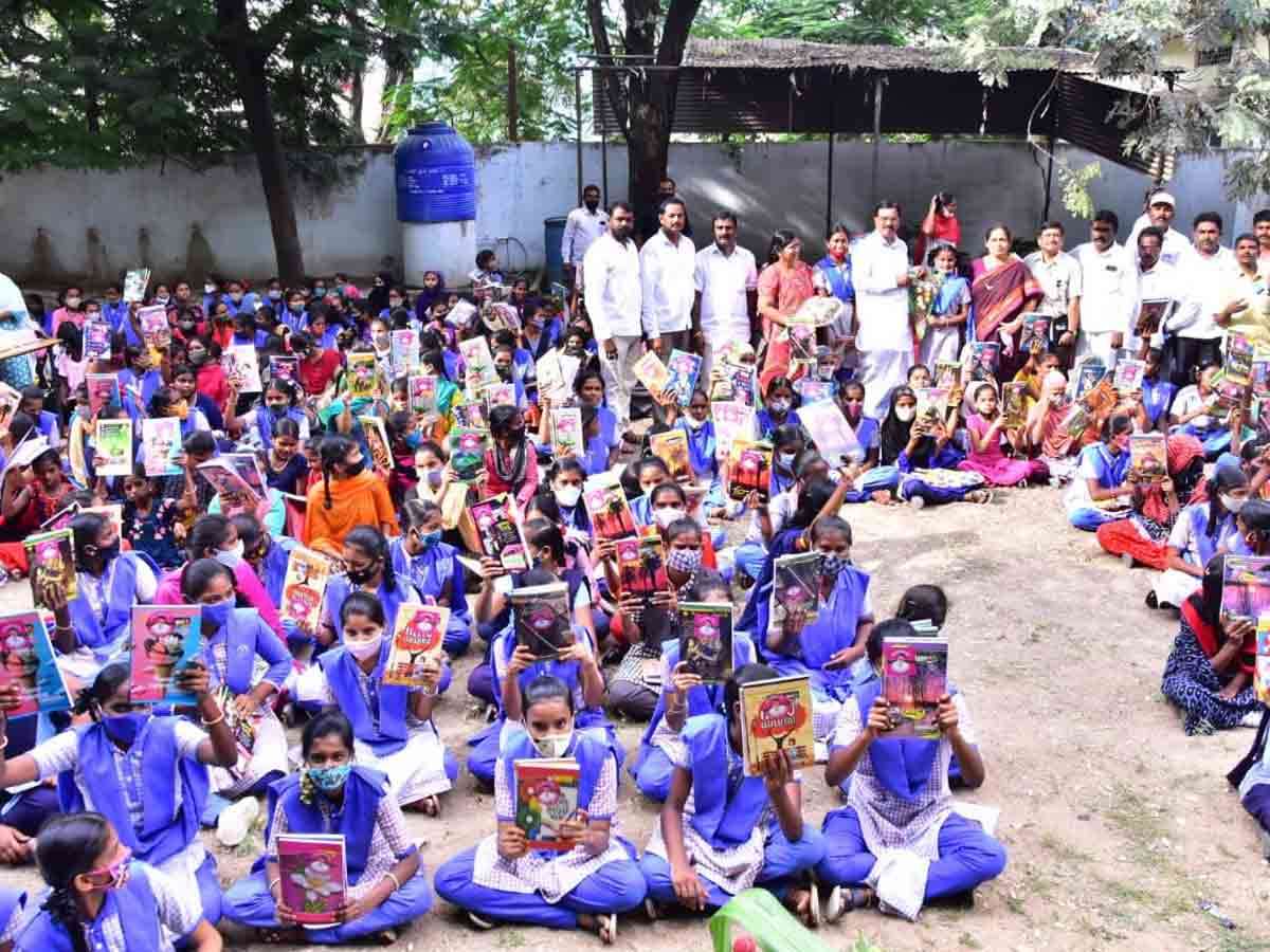 ప్రజలకు సేవ చేయడాన్ని అదృష్టంగా భావిస్తున్నా : మంత్రి నిరంజన్ రెడ్డి