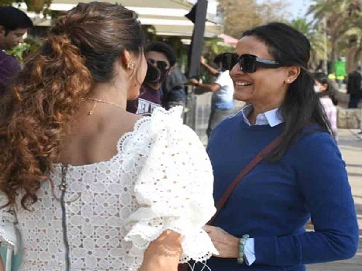 Namrata: స‌ర్కారు వారి పాట సెట్‌లో సంద‌డి చేస్తున్న న‌మ్ర‌త‌..!