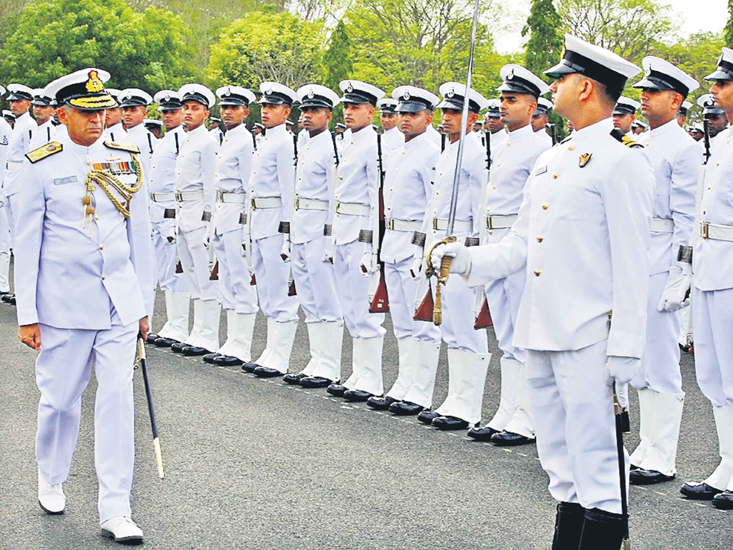 ఇంటర్‌తో నేవీలో కొలువులు