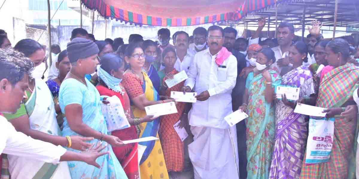 కేంద్ర ప్రభుత్వం అసమర్థత వల్లే కరెంట్ సంక్షోభం : మంత్రి నిరంజన్ రెడ్డి
