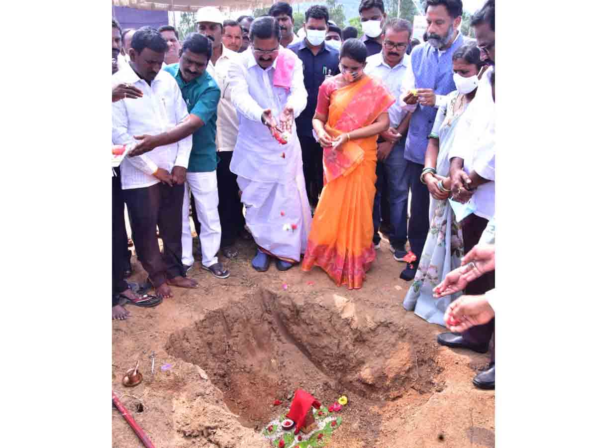 రూ. 2.81 కోట్లతో వే సైడ్ మార్కెట్ నిర్మాణం : మంత్రి నిరంజన్ రెడ్డి