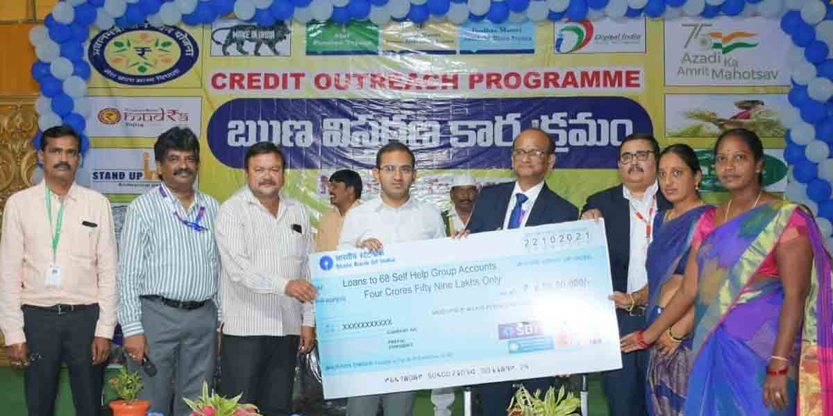 Nirmal | మహిళా సంఘాలకు రుణాలు పంపిణీ