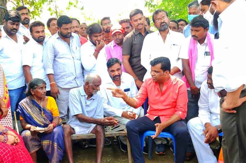 వృద్ధ దంపతులకు ఆపన్న హస్తం