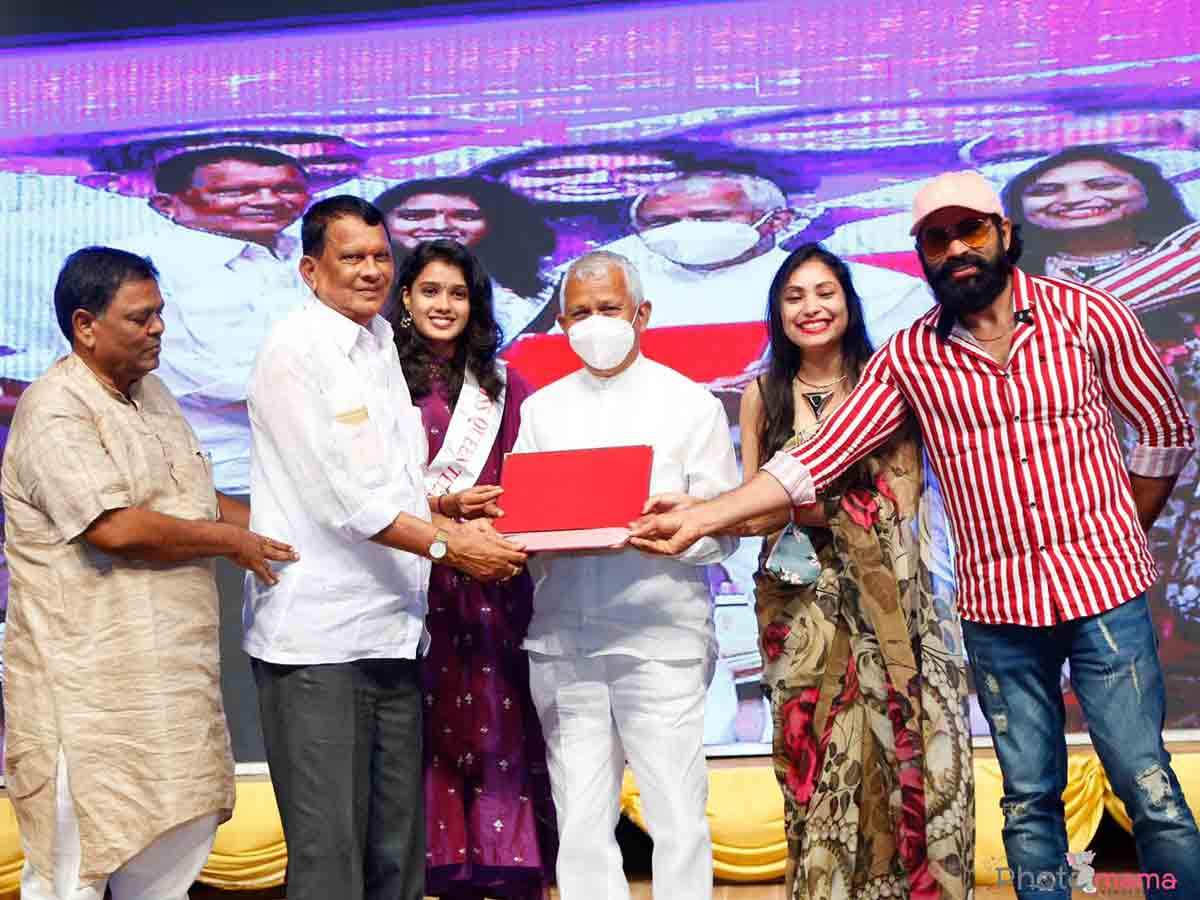 కాసర్ల నాగేందర్ రెడ్డికి అభిస్టి సేవా పురస్కార అవార్డు