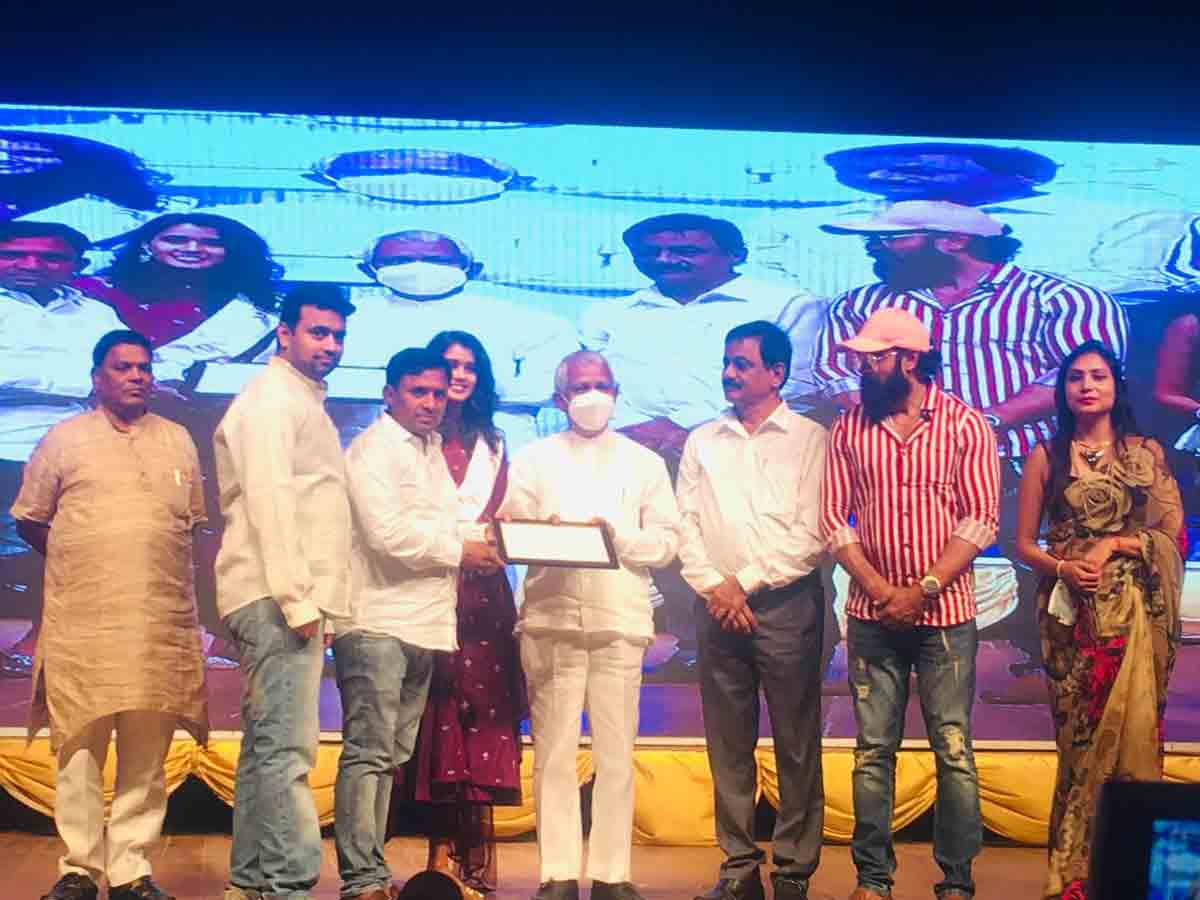 Nri |అభిస్తి సేవా పురస్కార్ అవార్డు అందుకున్న నాగరాజు గుర్రాల