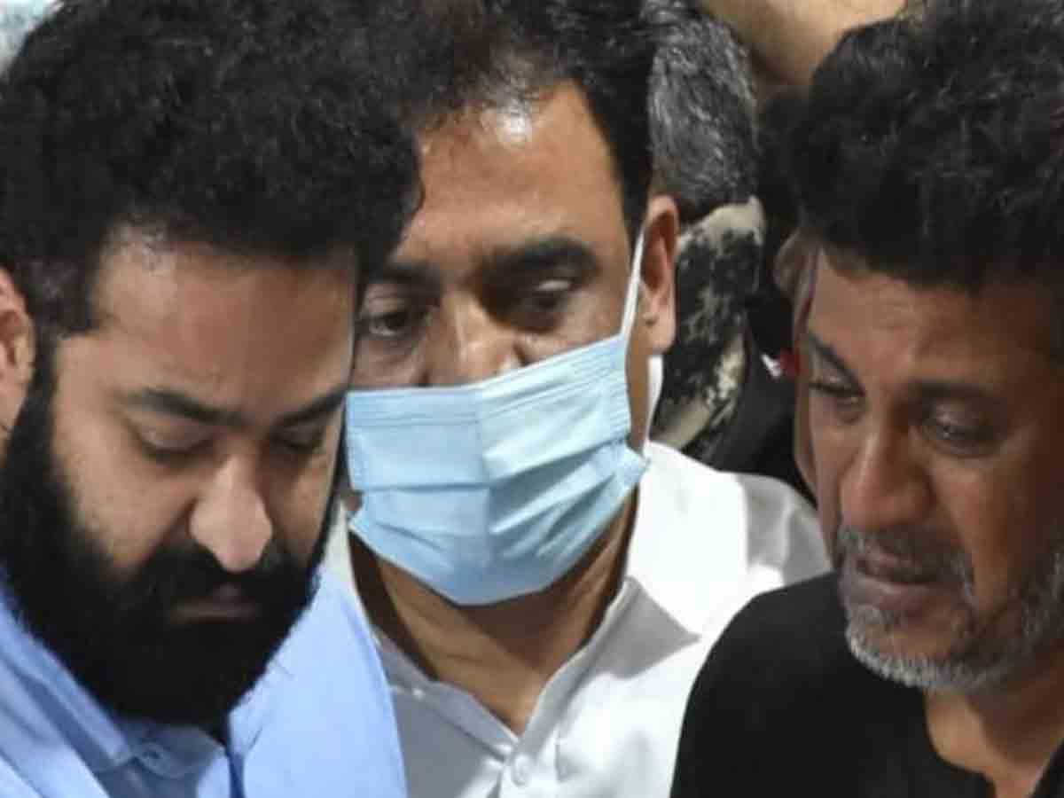 NTR: పునీత్ భౌతిక కాయానికి ఎన్టీఆర్ నివాళులు..!