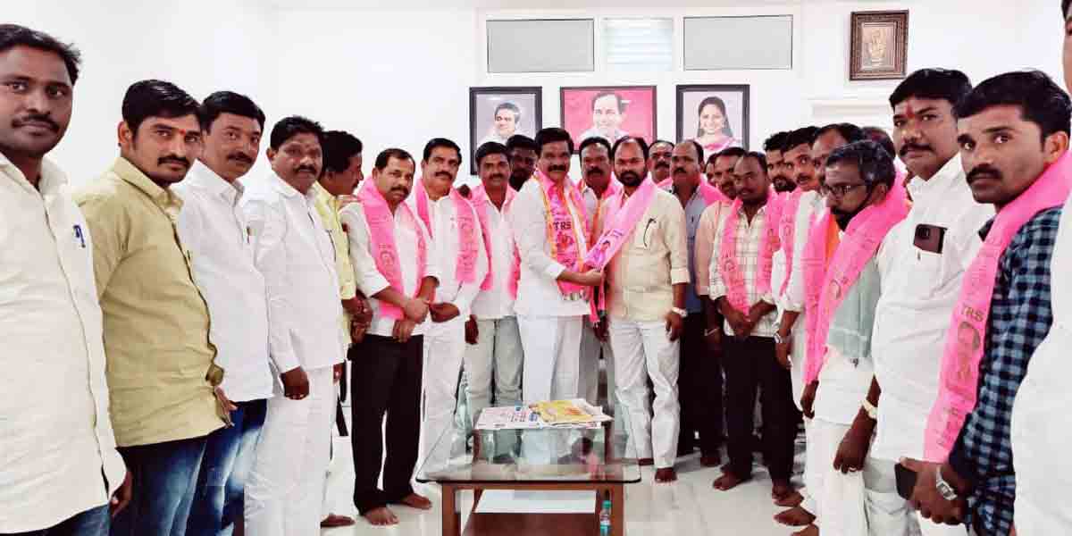 మంత్రి వేముల సమక్షంలో టీఆర్‌ఎస్‌లో చేరికలు