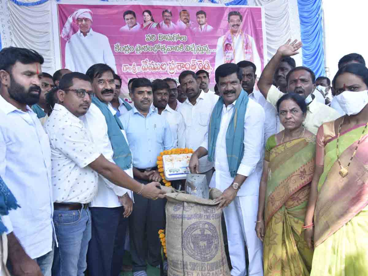 రైతుల మేలు కోసమే కొనుగోలు కేంద్రాలు : మంత్రి వేముల