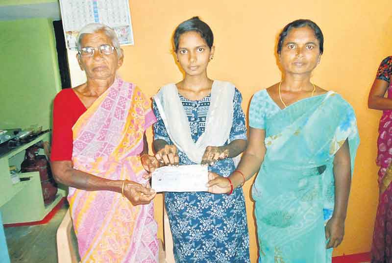 నీలవ్వ కుటుంబానికి అమాత్యుడి అండ