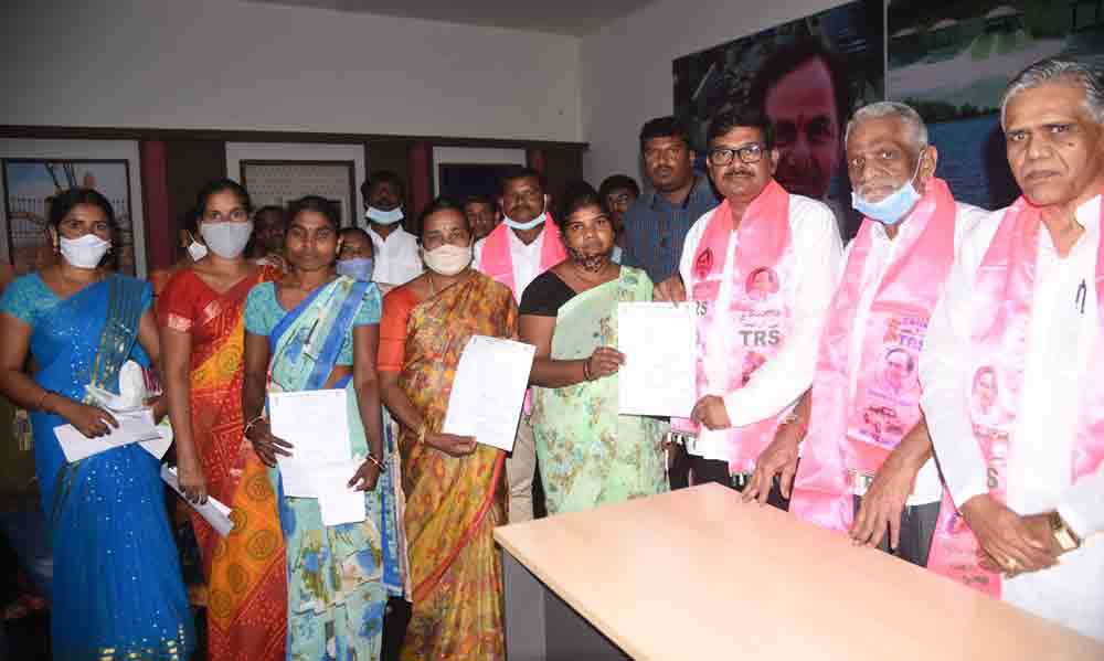 పార్టీ కార్యకర్తలకు టీఆర్‌ఎస్‌ భరోసా