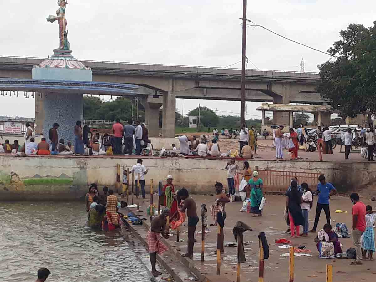 పెత్రమాస: బీచుపల్లి ఆలయంలో పోటెత్తిన భక్తులు..