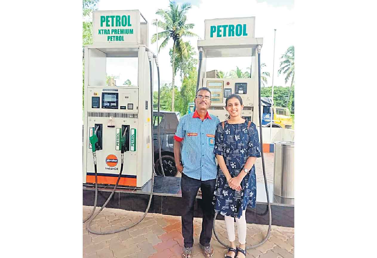 పెట్రోల్‌ బంక్‌ వర్కర్‌ కూతురికి ఐఐటీ సీటు