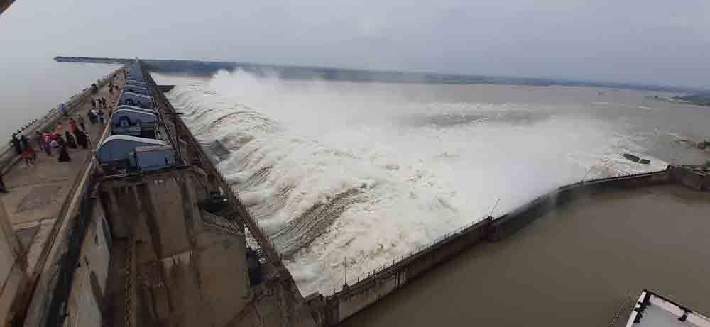 ఎస్సారెస్పీకి కొనసాగుతున్న వరద