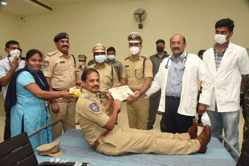 పోలీసు అమరుల త్యాగాలు మరువలేనివి