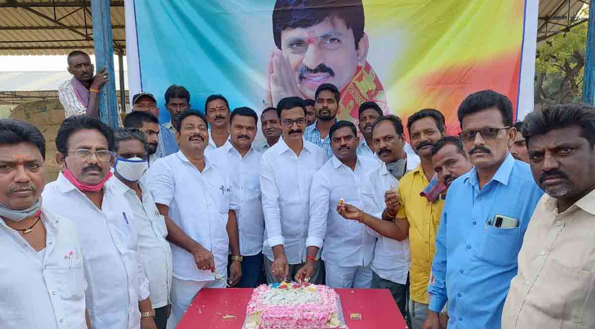 Khammam | ఖమ్మం ఏఎంసీలో పొంగులేటి పుట్టినరోజువేడుకలు..