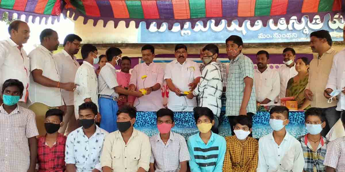 ప్రభుత్వ పాఠశాలల బలోపేతానికి కృషి : ఎమ్మెల్సీ రఘోత్తం రెడ్డి