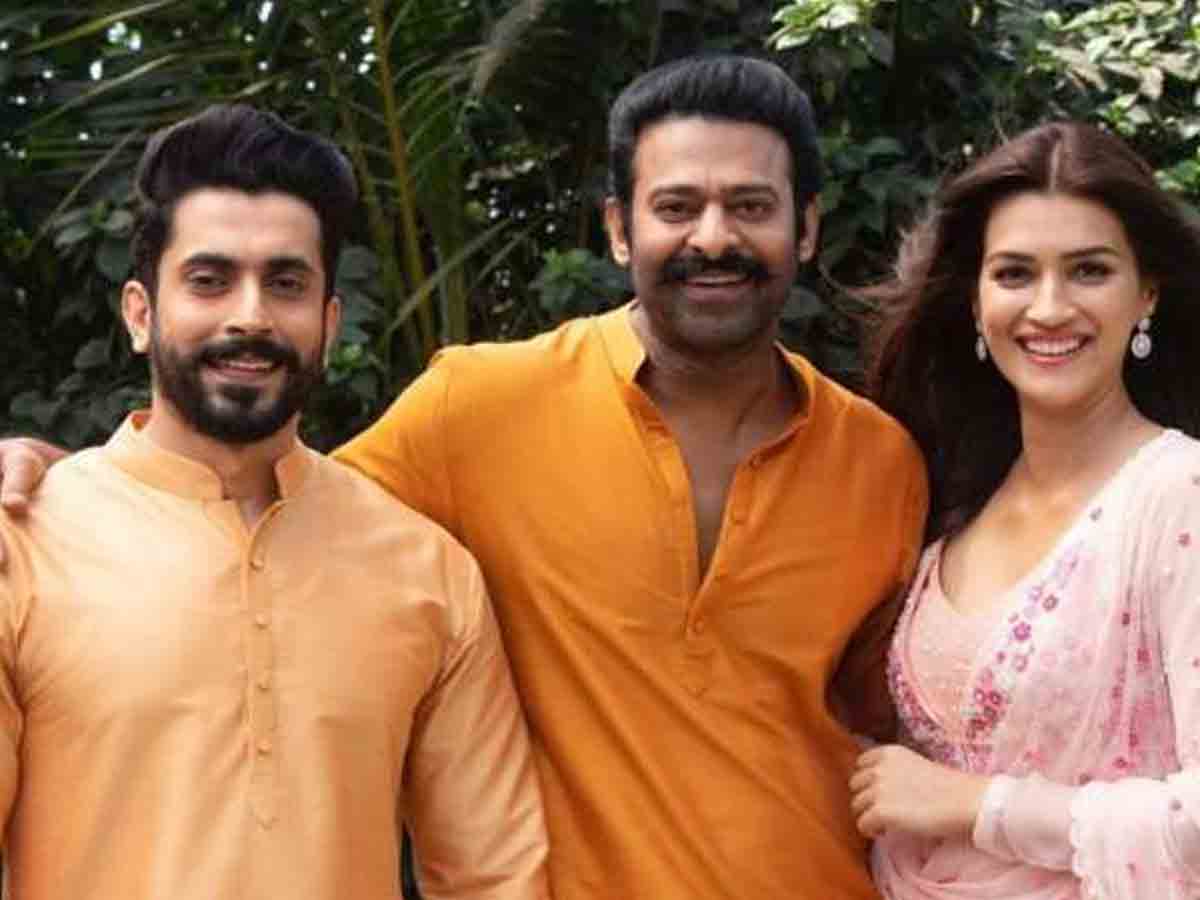 Prabhas: ప్ర‌భాస్‌కి సిగ్గు ఎక్కువ‌.. వీలున్న‌ప్పుడ‌ల్లా డిన్న‌ర్ పార్టీ ఇస్తాడ‌న్న కృతి