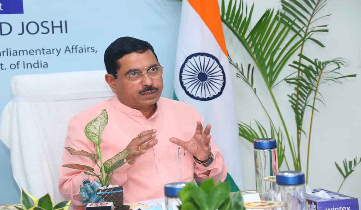 ఇంకా 22 రోజుల‌కు స‌రిప‌డా బొగ్గు నిల్వ‌లున్నాయి: మంత్రి ప్ర‌హ్లాద్ జోషి