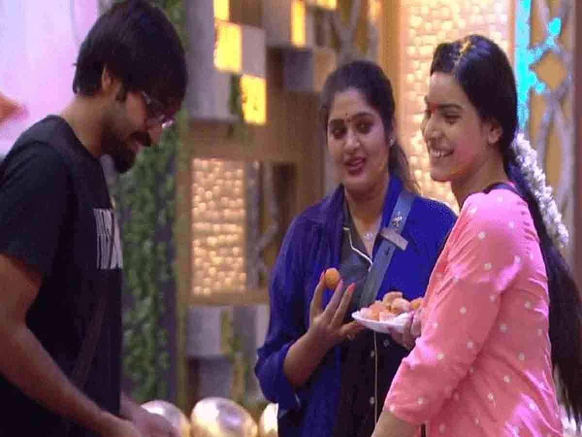 ఇంటికి దొంగ చాటుగా వెళ్లి వ‌చ్చేదాన్ని, ఇప్పుడు ధైర్యంగా వెళ‌తా: ఎమోష‌న‌ల్ అయిన ప్రియాంక‌