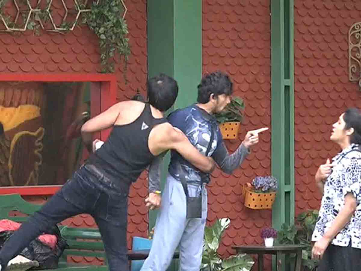 Priya: స‌న్నీపై పూల‌కుండి ఎత్తిన ప్రియ‌.. ద‌మ్ముంటే కొట్ట‌మ‌ని మీద‌మీద‌కు వెళ్లిన సన్నీ