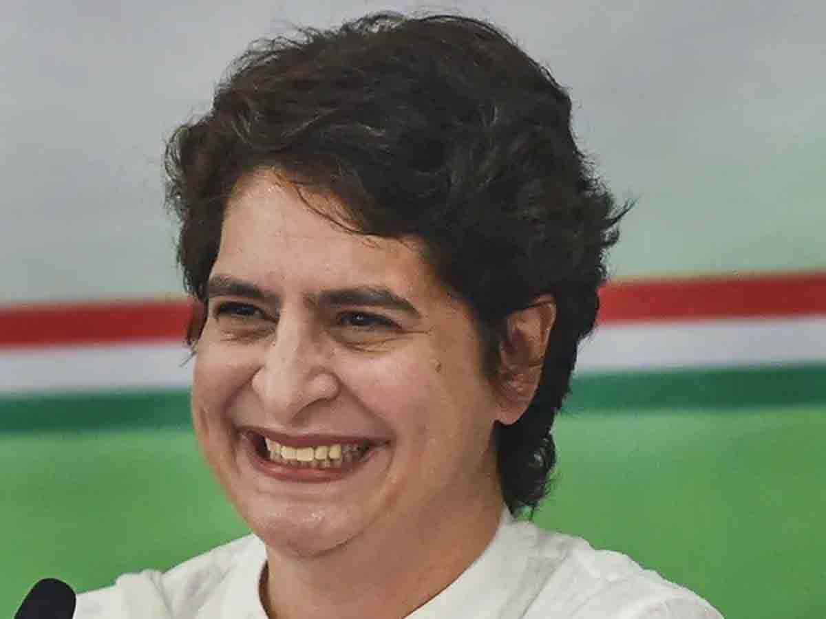 బాలిక‌ల‌కు స్మార్ట్ పోన్లు, గ్రాడ్యుయేట్ల‌కు స్కూటీలు : యూపీ ఎన్నిక‌ల‌కు ప్రియాంక గాంధీ వ‌రాలు!