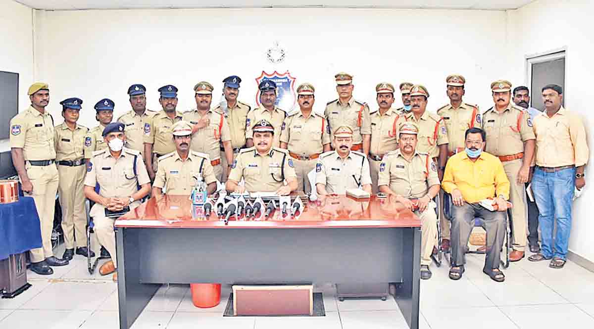 తీగ లాగారు..!