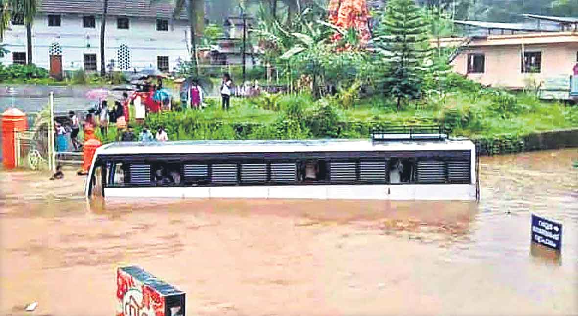 కేరళలో వర్ష బీభత్సం